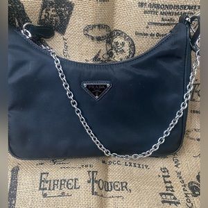 Prada Re Edition 2005, Like New Condition in Black Nylon